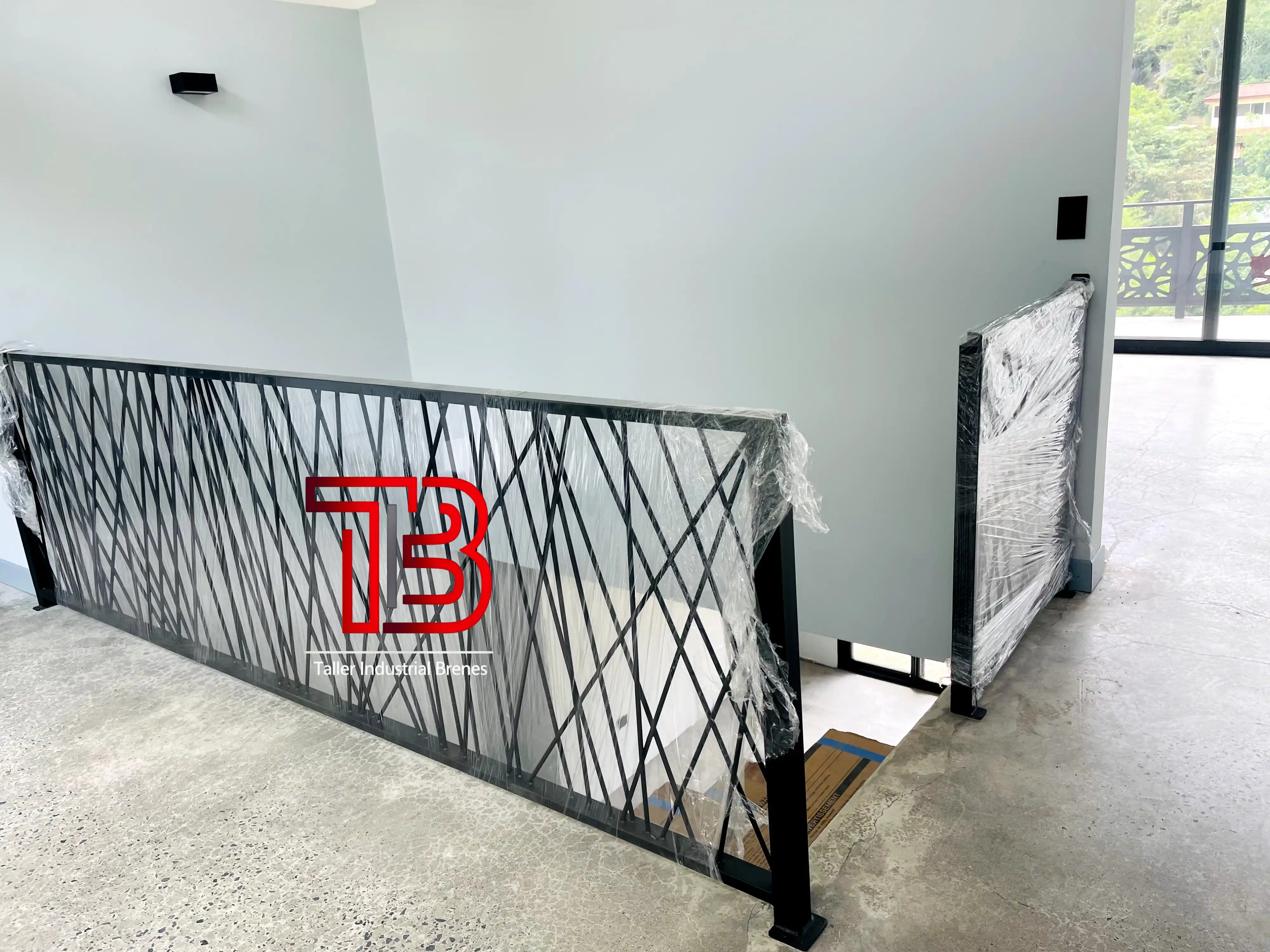 Barandas Arquitectónicas con Diseño Geométrico "Entrecruzado" para Puente y Exteriores - Vista 3