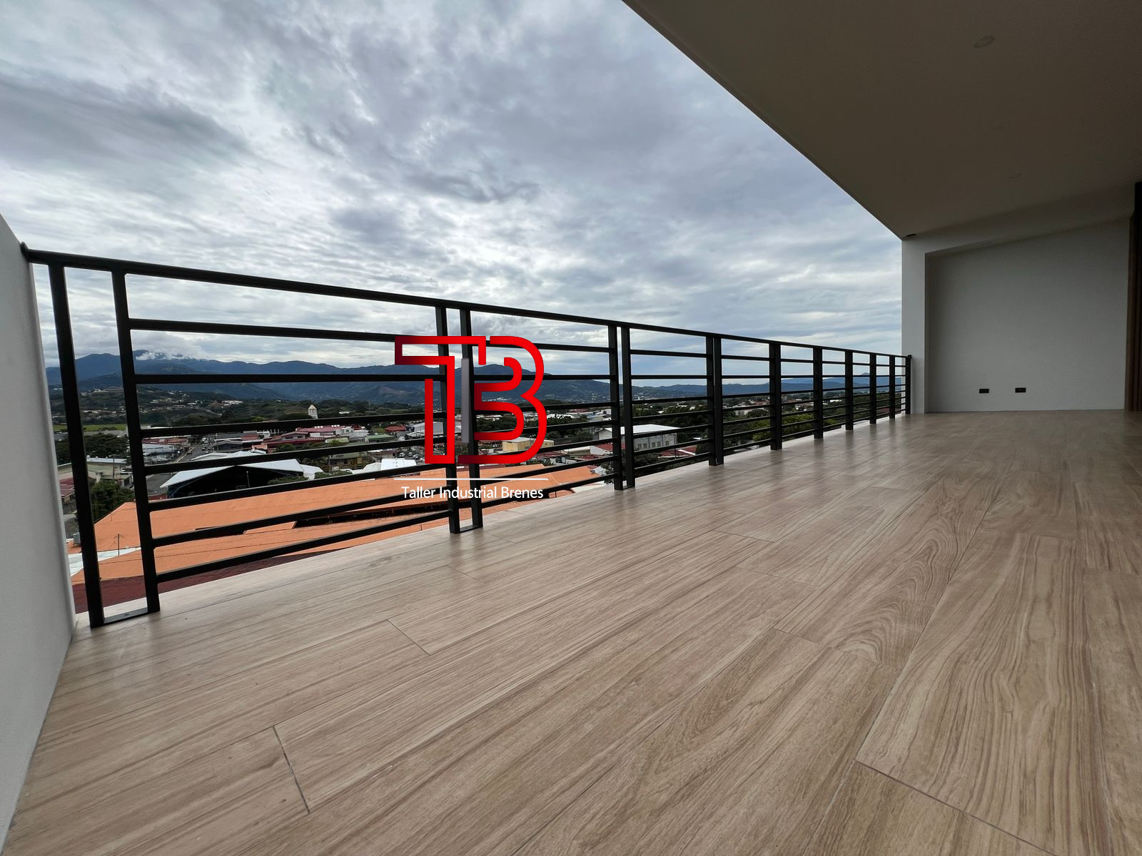 Barandas Perimetrales Modernas de Líneas Horizontales para Balcón y Terraza - Vista 2