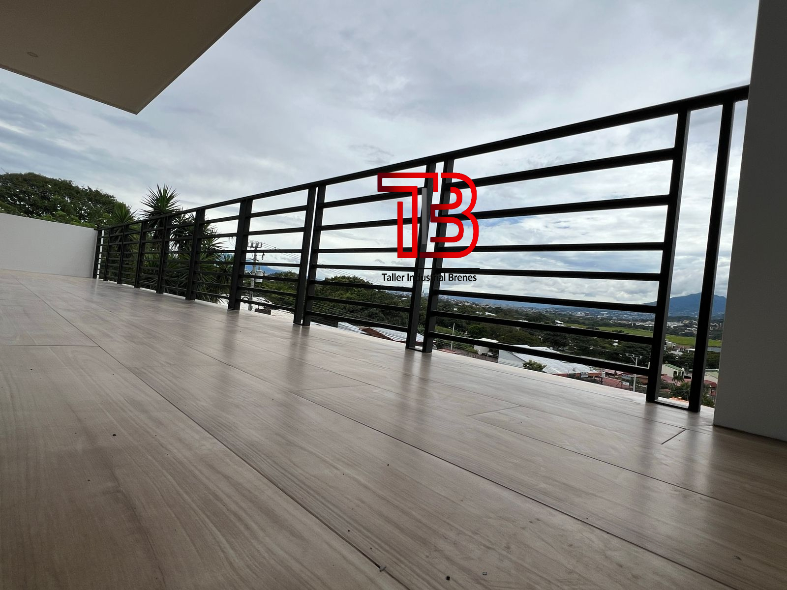 Barandas Perimetrales Modernas de Líneas Horizontales para Balcón y Terraza - Vista 4
