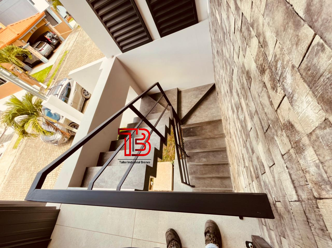 Baranda de Escalera Estilo Industrial Minimalista en Negro Mate - Vista 5