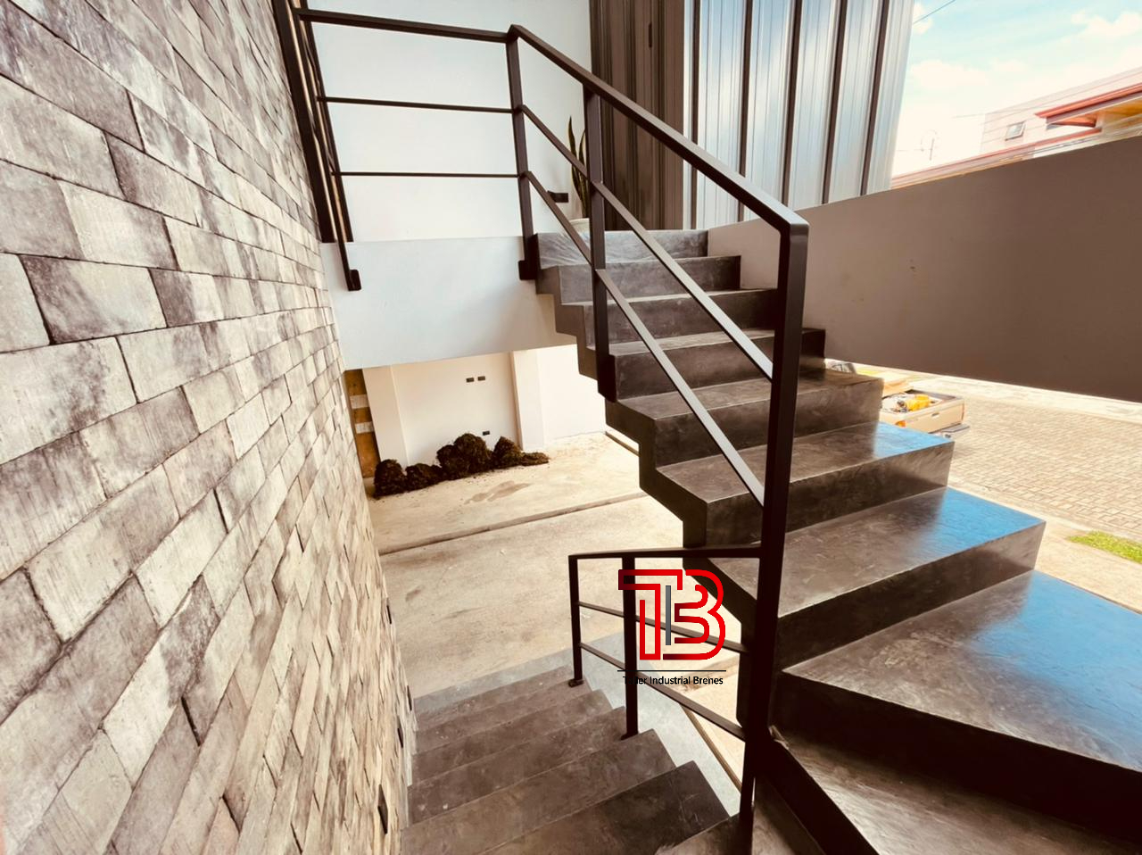 Baranda de Escalera Estilo Industrial Minimalista en Negro Mate - Vista 3