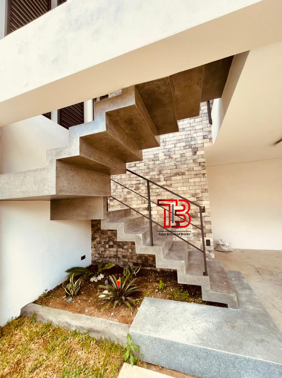 Baranda de Escalera Estilo Industrial Minimalista en Negro Mate - Vista 1