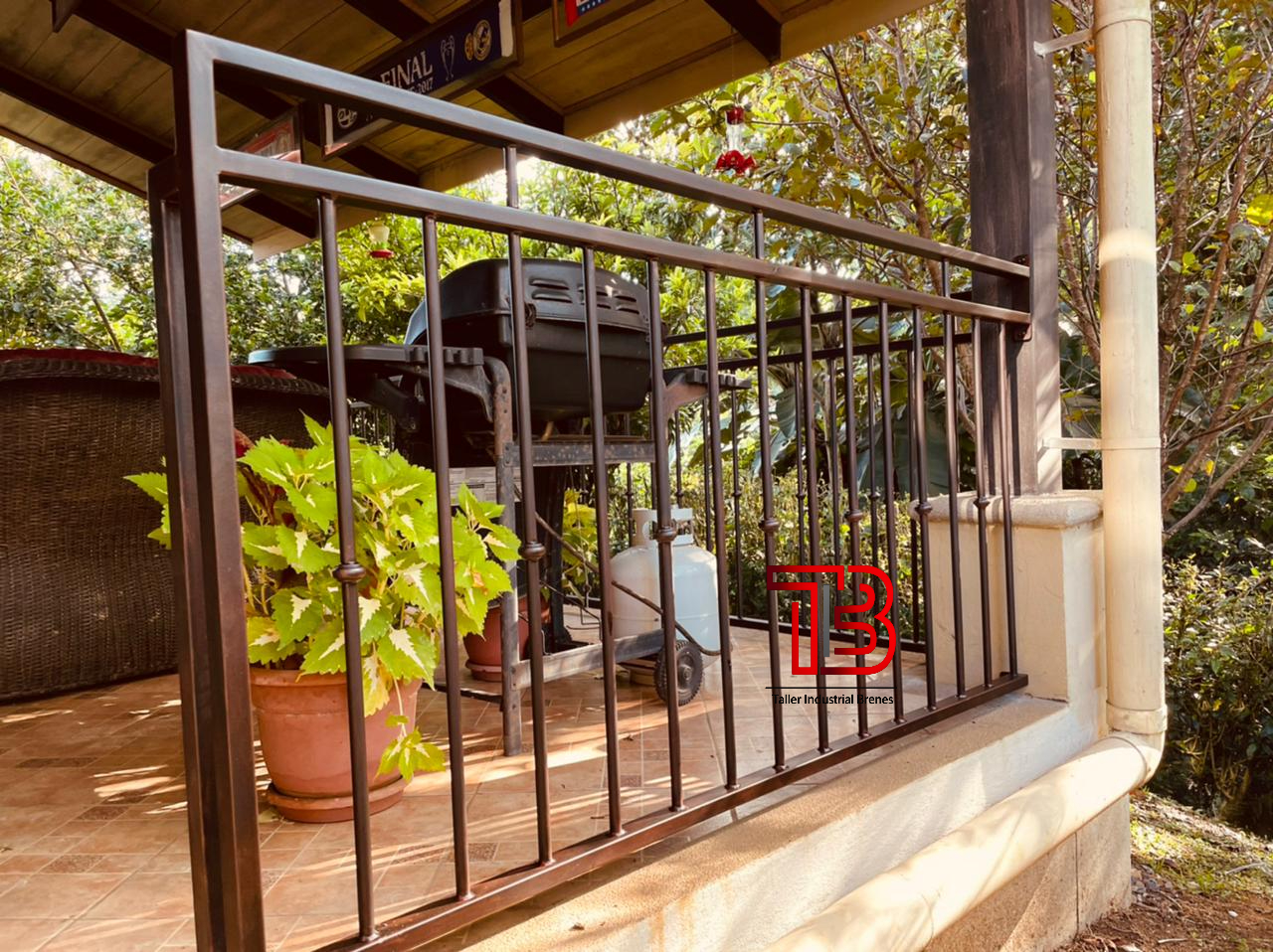 Cerramiento de Terraza en Área de BBQ - Vista 1