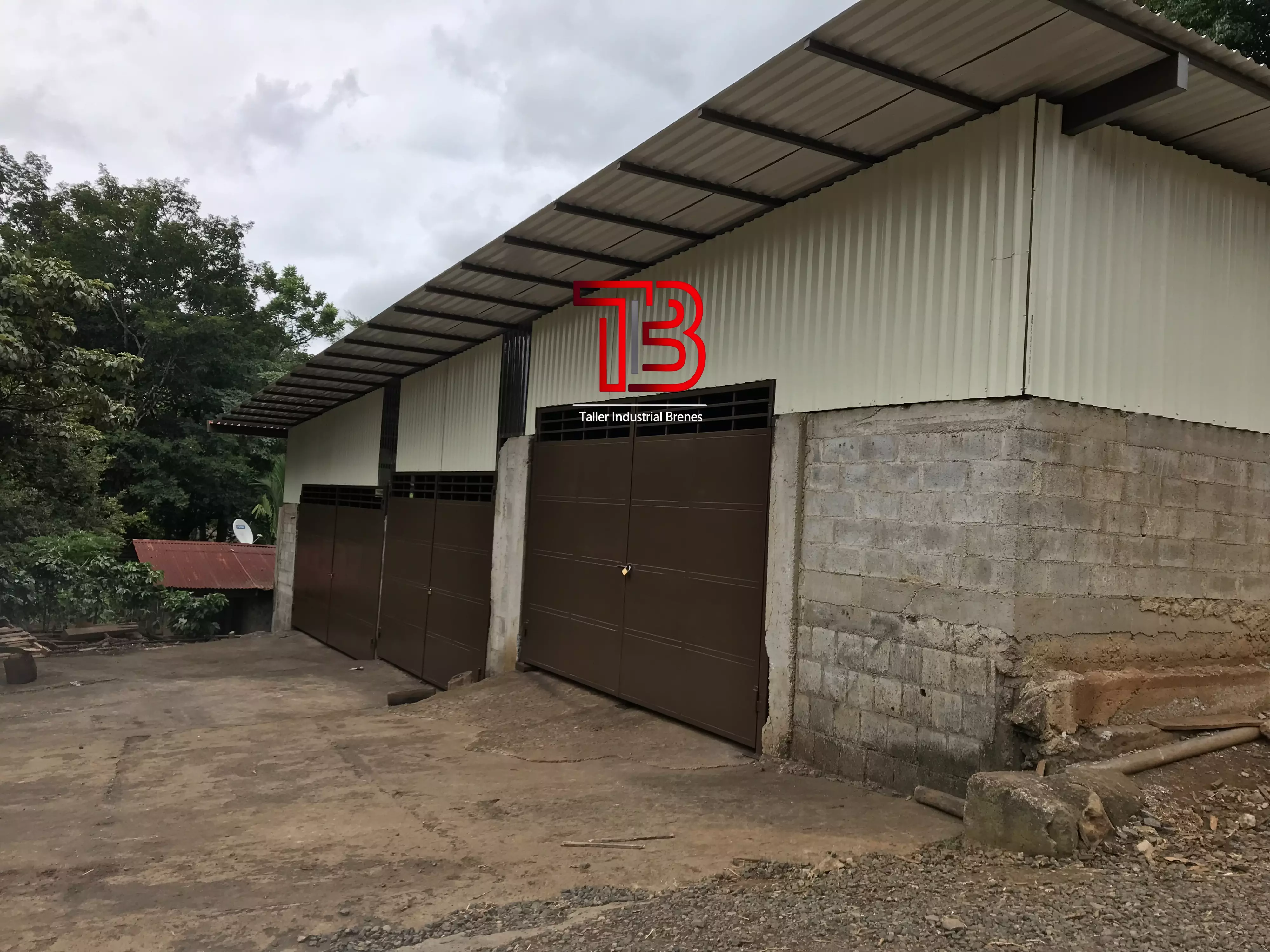 Estructura de Techo Metálica Industrial y Portónes para Bodega  - Vista 3