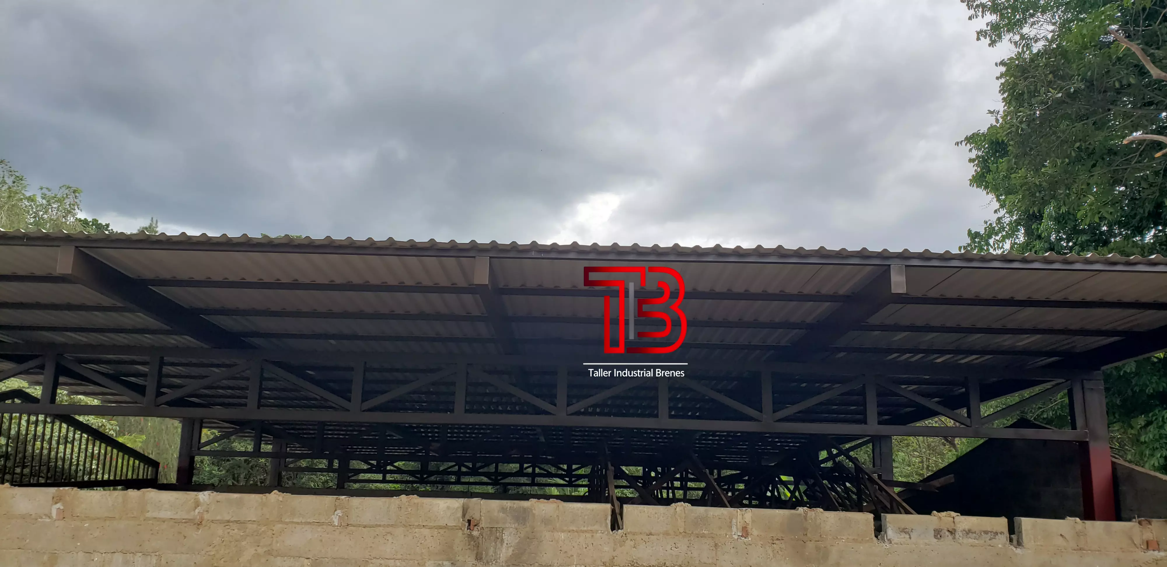 Estructura de Techo Metálica Industrial y Portónes para Bodega  - Vista 2