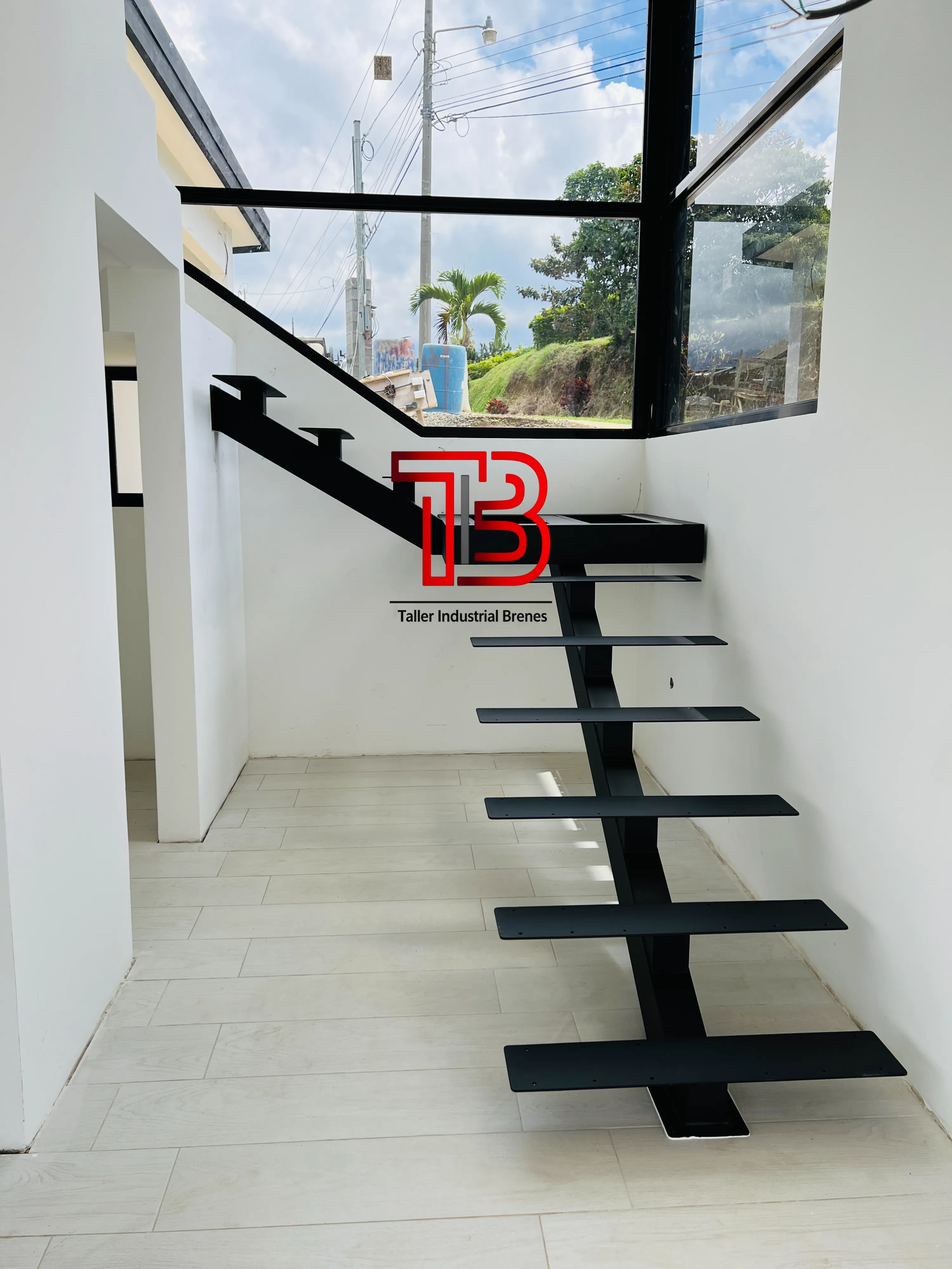 Estructura de Escalera Flotante con Viga Central Monolítica en Negro Mate - Vista 6