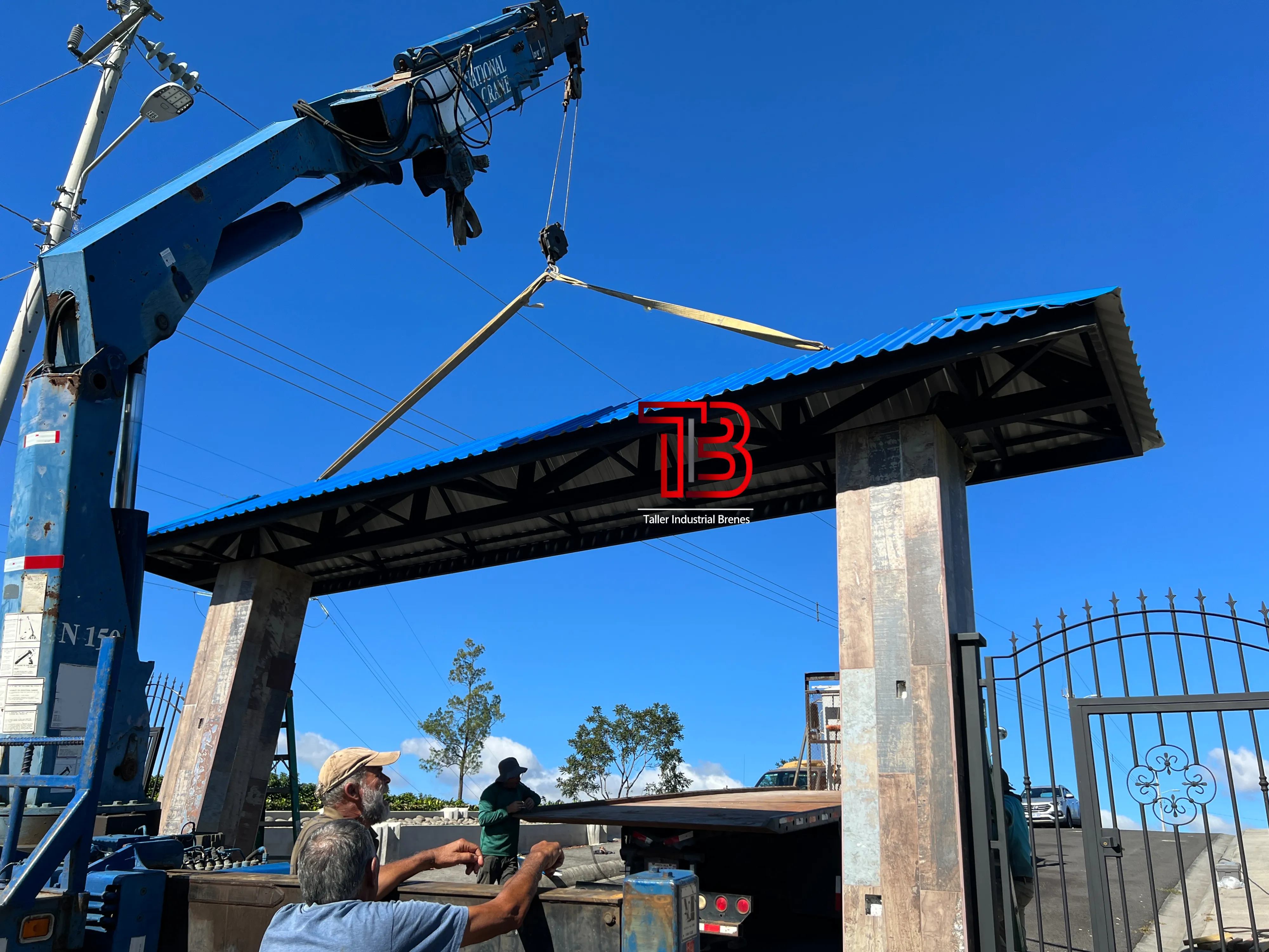 Fabricación y Montaje de Techo Estructural para Acceso Principal - Vista 3