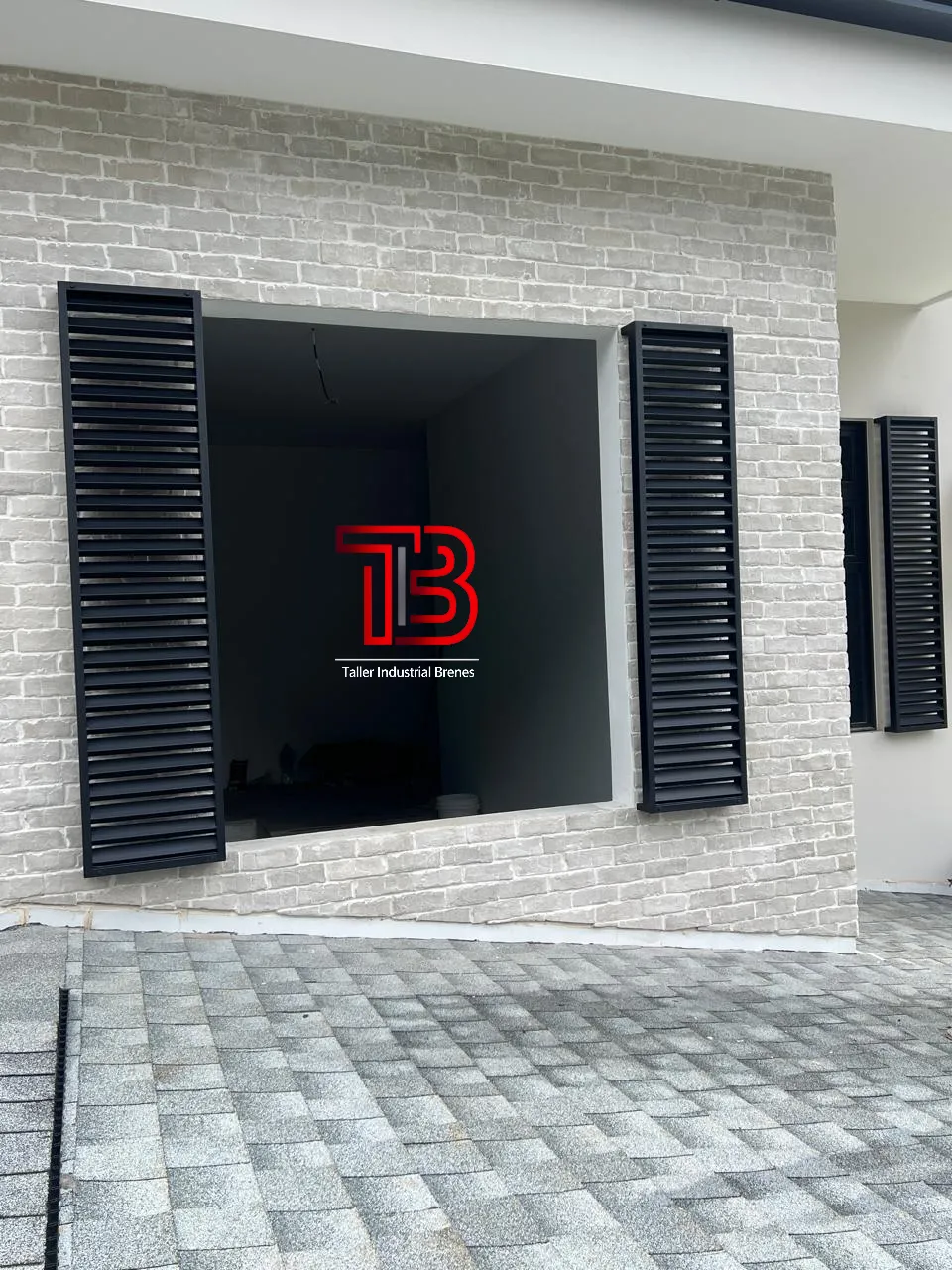 Ventila negra para Ventana  - Vista 1