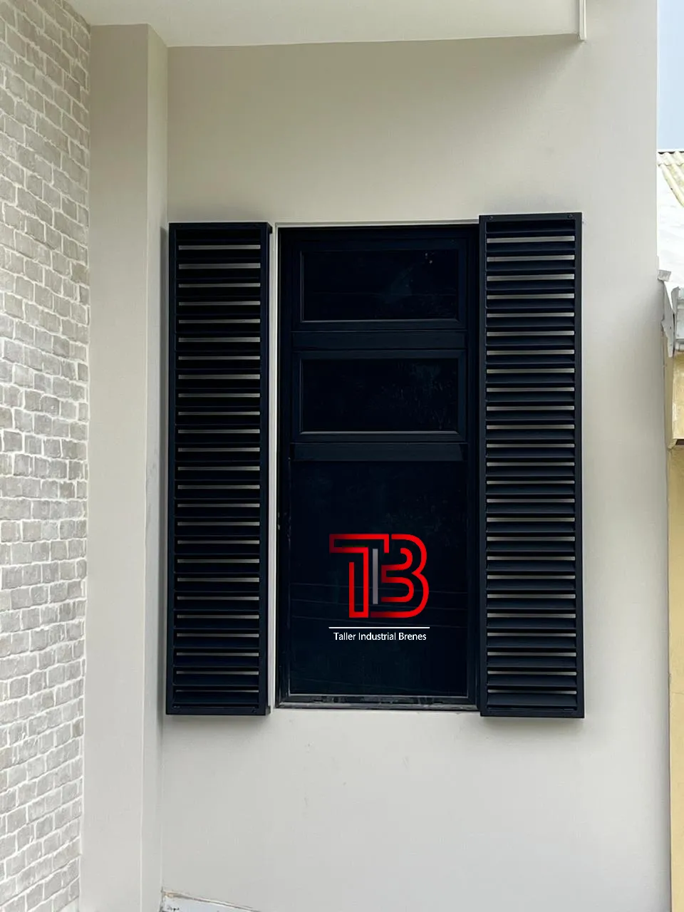 Ventila negra para Ventana  - Vista 2