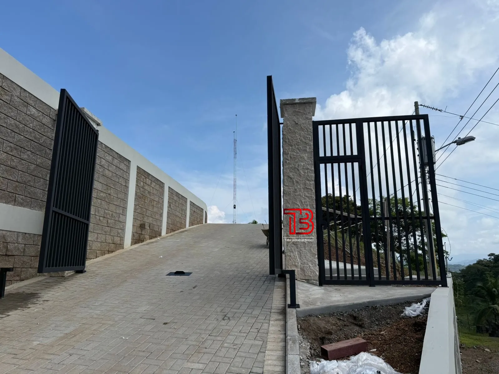 Portón Vehicular de Barrotes - Vista 2