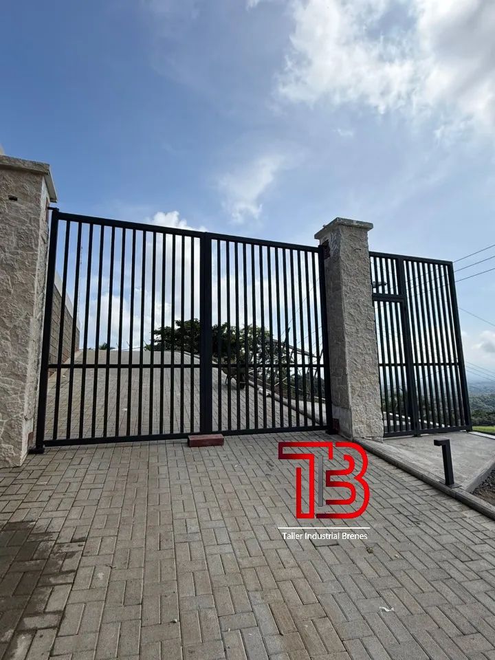 Portón Vehicular de Barrotes - Vista 1