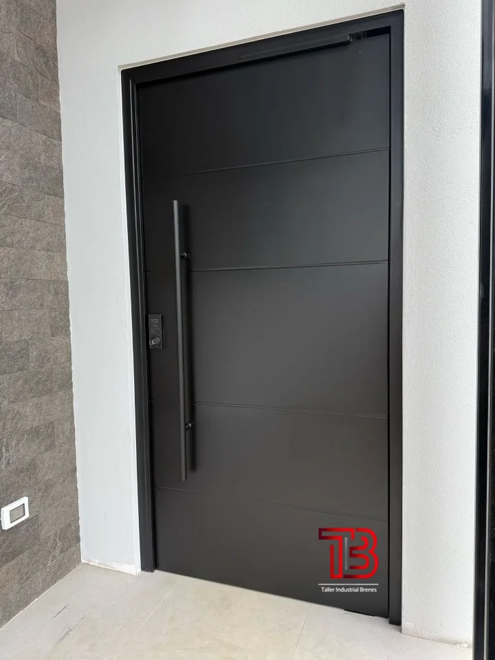 Puerta de Seguridad en Metal Negro con Franjas Horizontales