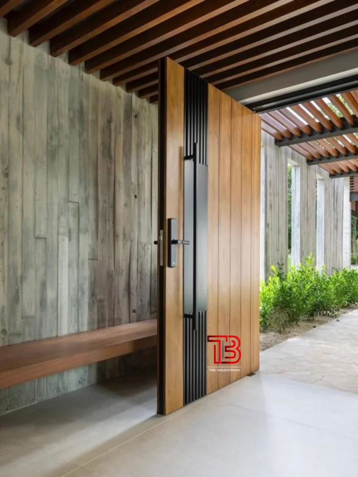 Puerta Principal Pivotante Moderna: Fusión de Madera y Metal Negro - Vista 1