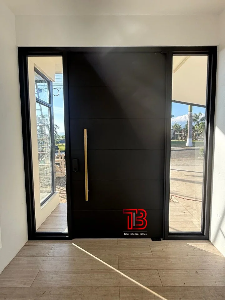 Puerta de Seguridad Moderna con Panel Lateral Vidriado y Cerradura Digital