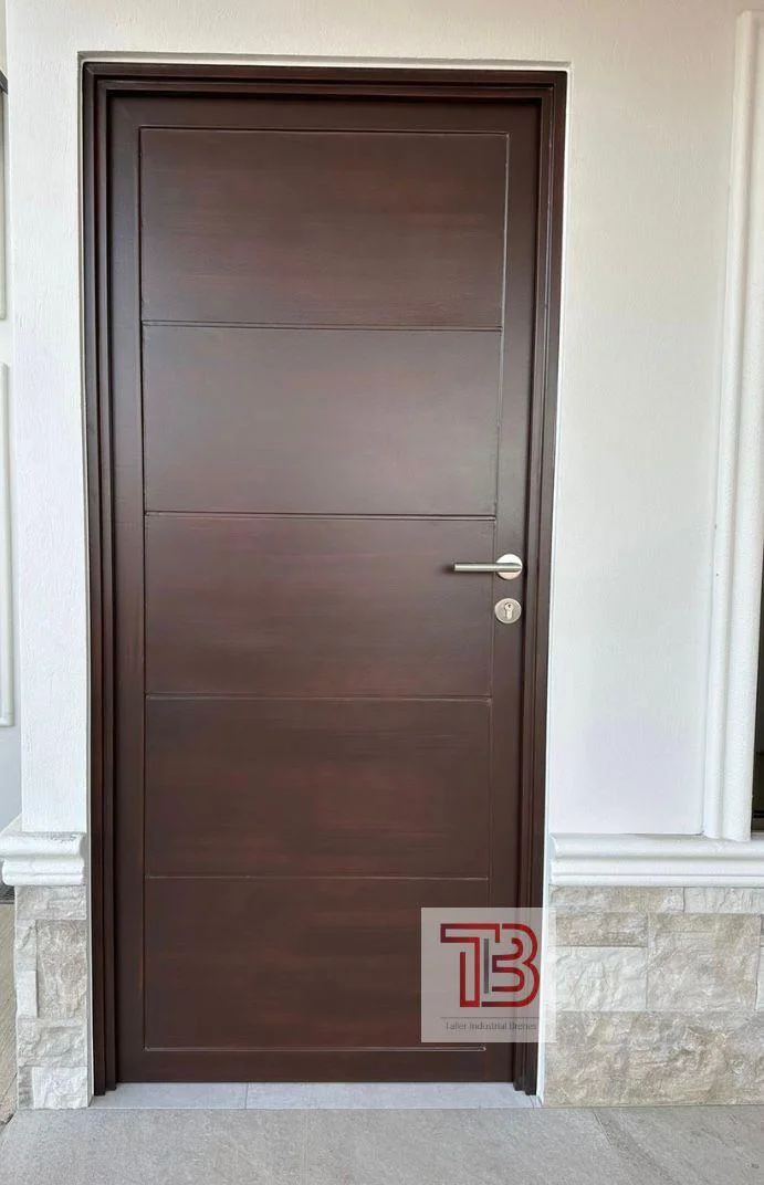 Puerta de Seguridad Acabado Imitación Nogal con Manija Cromada