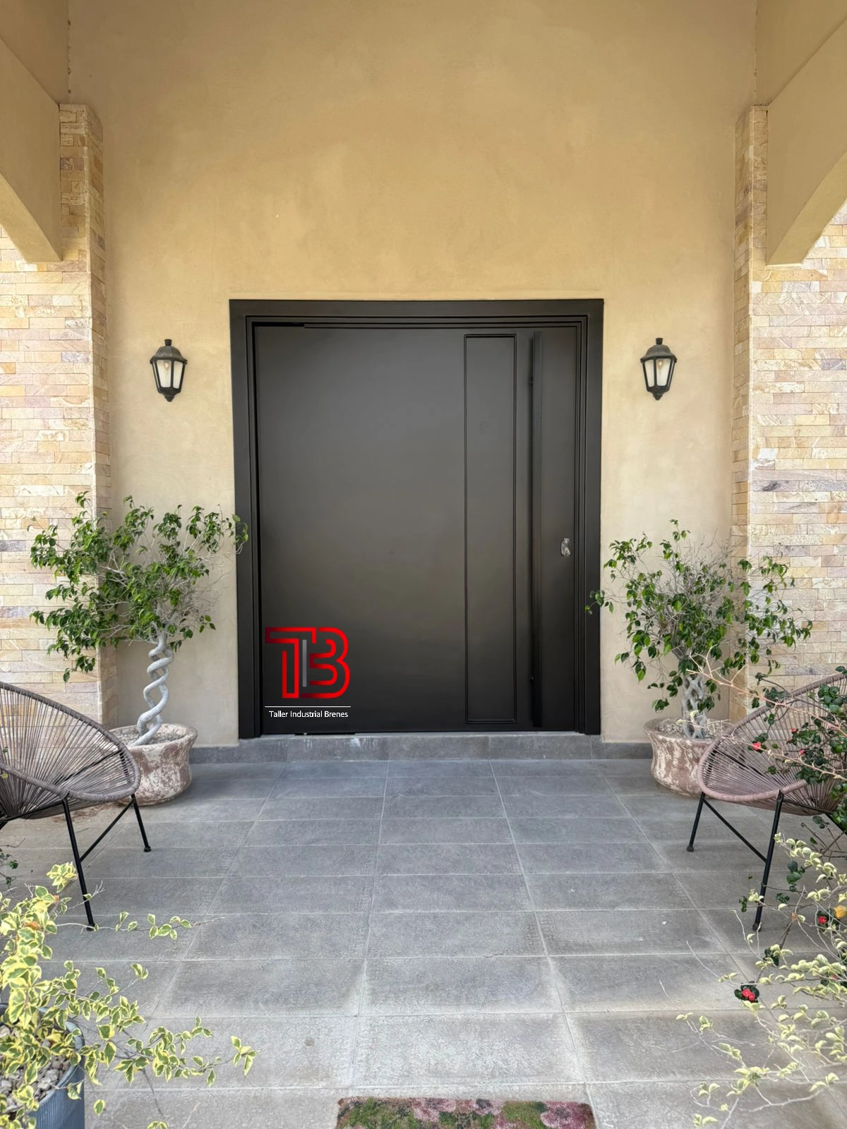 Puerta Metálica Principal en Negro Mate - Vista 1